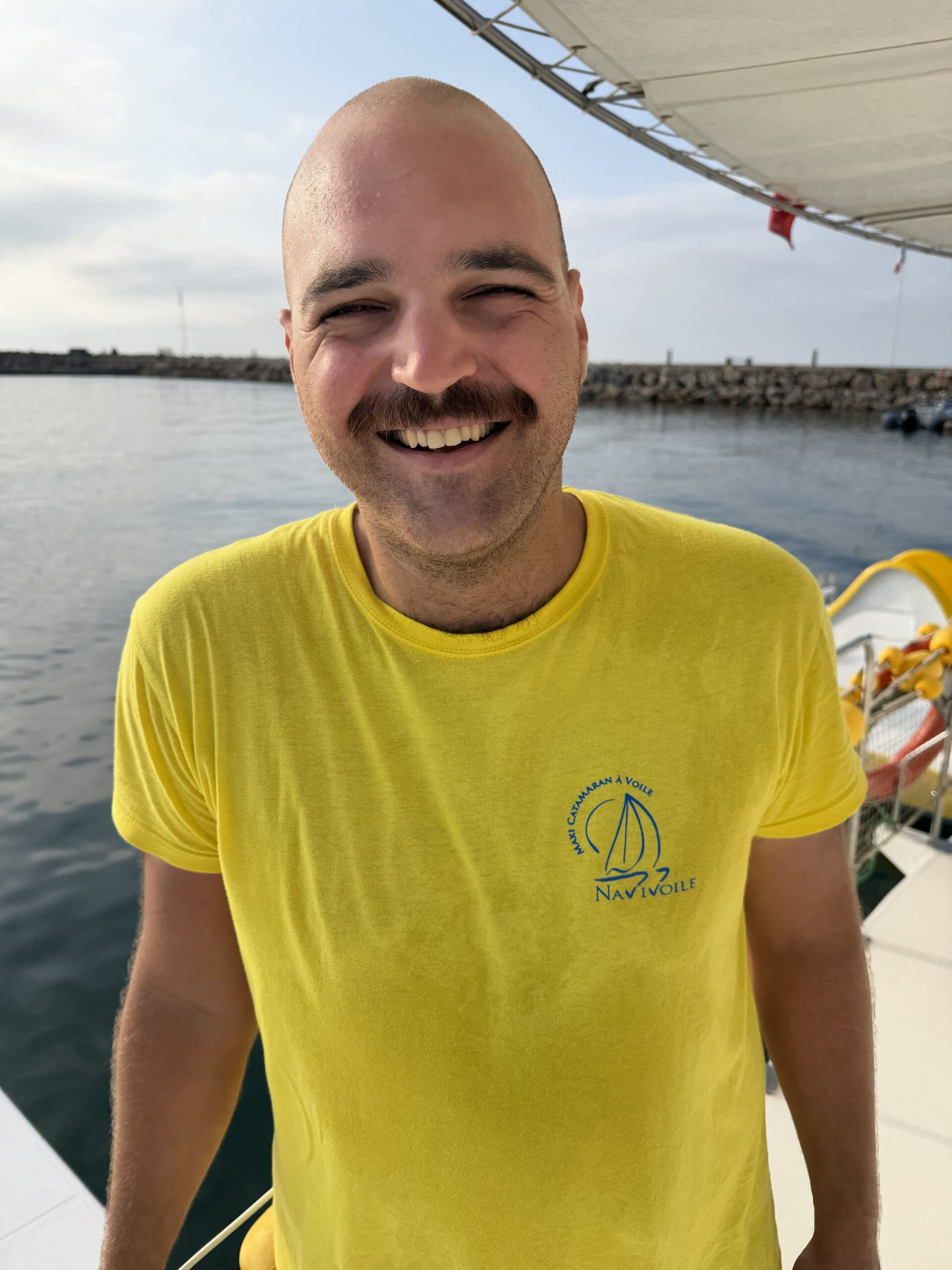 Guilhem, marin de l'équipage Navivoile à Canet-en-Roussillon