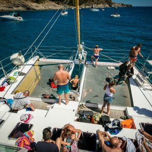 catamaran navivoile croisiere grillade et baignade sur le bateau en baie de paulilles au depart de canet en roussillon ou port vendres vue solarium