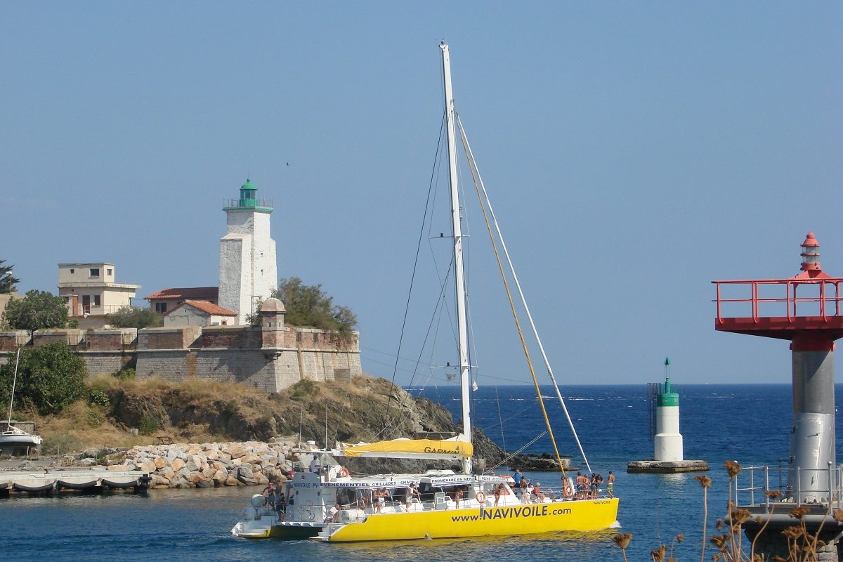 catamaran navivoile croisiere littoral sans escale au depart de port vendres collioure et canet en roussillon
