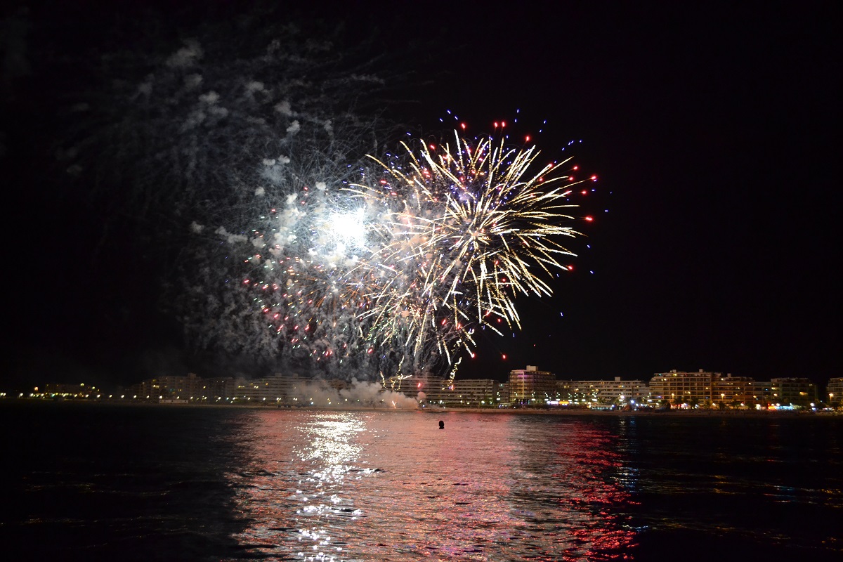 catamaran navivoile bon cadeau feu artifice du 13 juillet de canet en roussillon