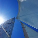 catamaran navivoile excursion en bateau à la voile au départ de canet en roussillon ou port vendres vue sur les voiles