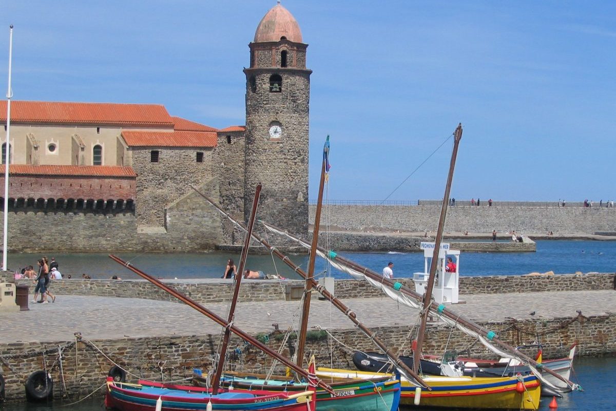 croisiere_dauphins_avec-escale_port_vendres_et_collioure_au_depart_canet_en_roussillon_catamaran_navivoile_barques_catalanes