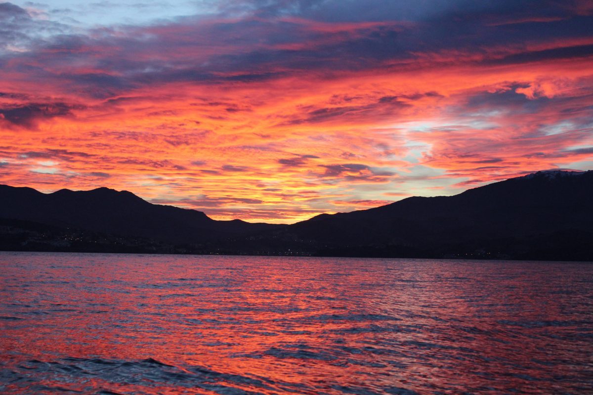 croisière au crépuscule à bord du catamaran navivoile à canet en roussillon pyrénées orientales