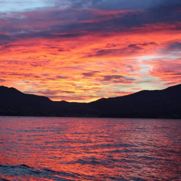 croisière au crépuscule à bord du catamaran navivoile à canet en roussillon pyrénées orientales